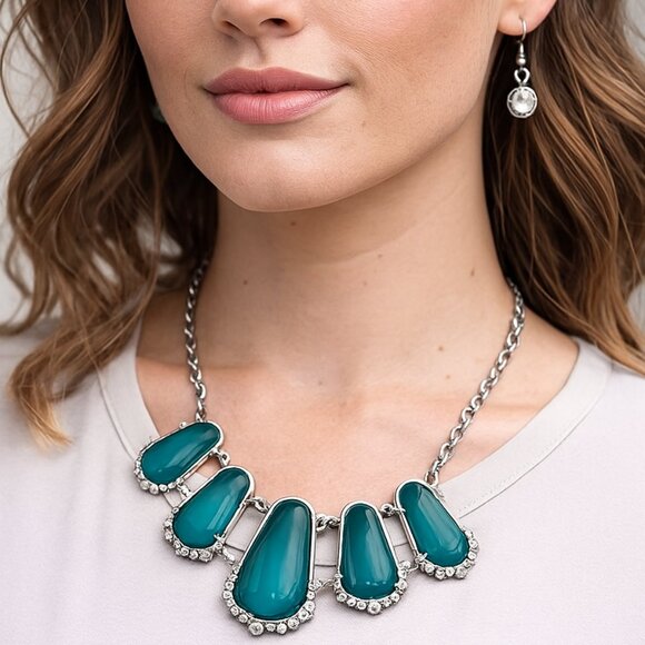 Paparazzi Silver Teal Gem Statement Necklace Set • Chunky Bib Necklace - Picture 1 of 4